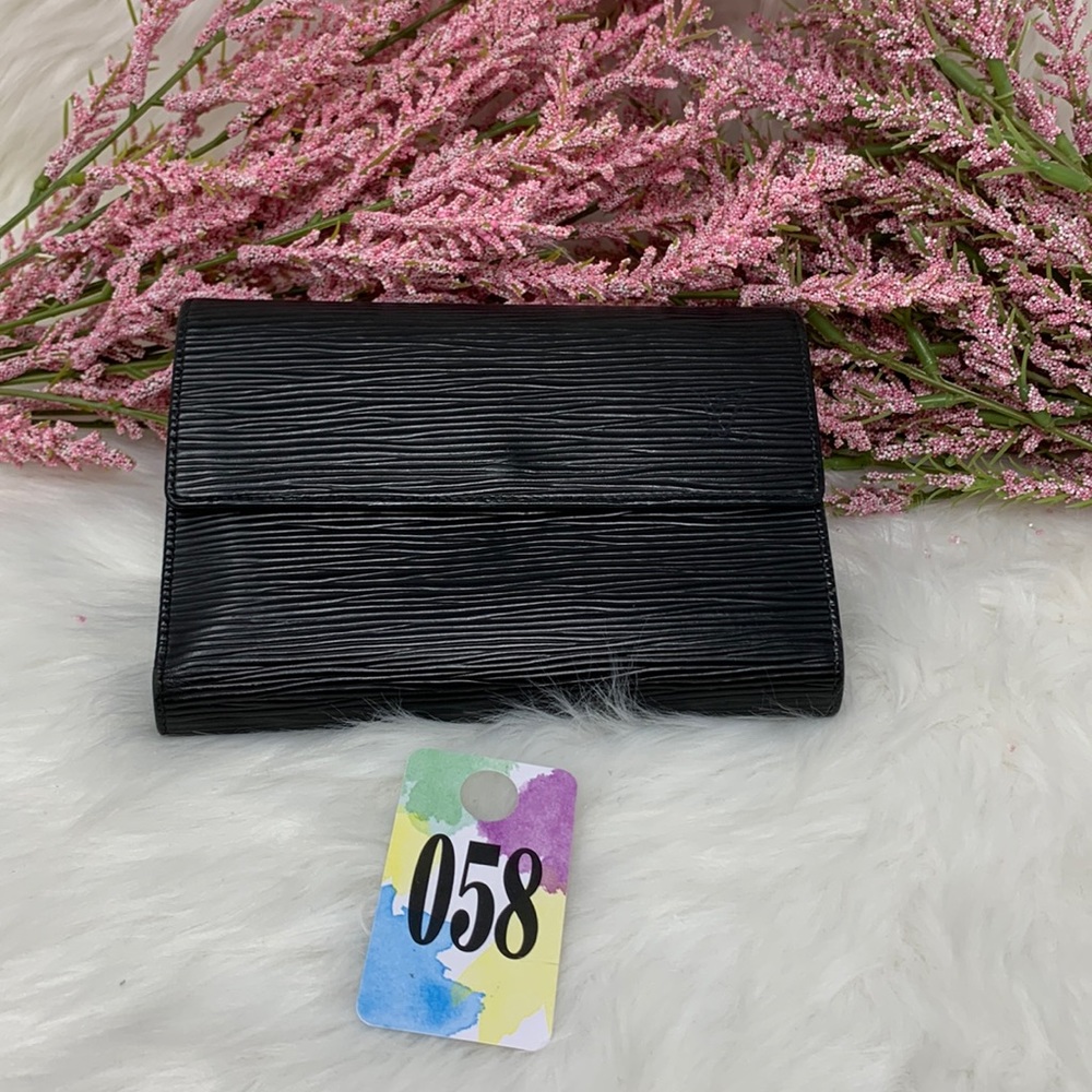 058 Authentic Louis Vuitton Black Epi Leather Trifold Wallet Datecode: SP0072